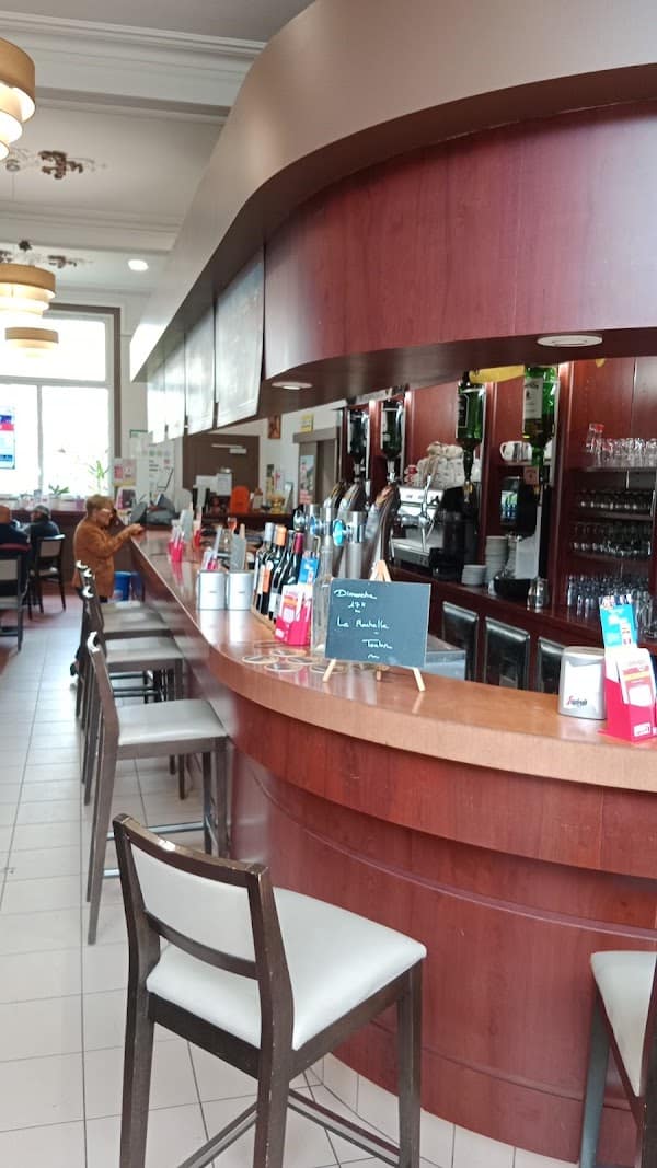 Restaurant Le Cafe De La Poste à Châtelaillon-Plage, France