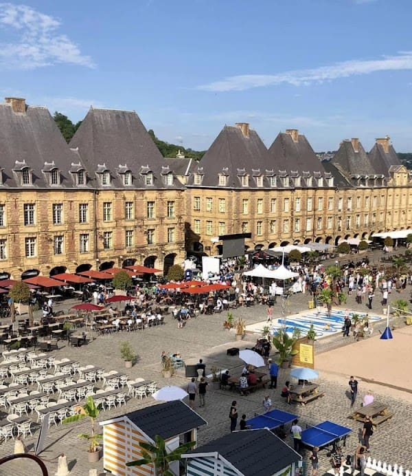 Restaurant Le Cardinal à Charleville-Mézières, France
