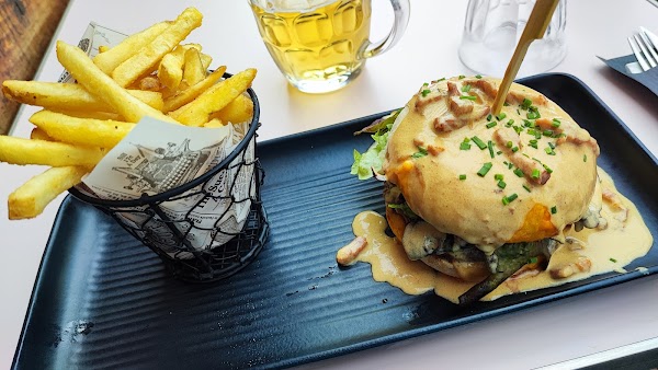 Restaurant Le Charleston à Saint-Aubin-sur-Mer, France