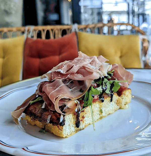 Restaurant Le Chat Noir à Angoulême, France