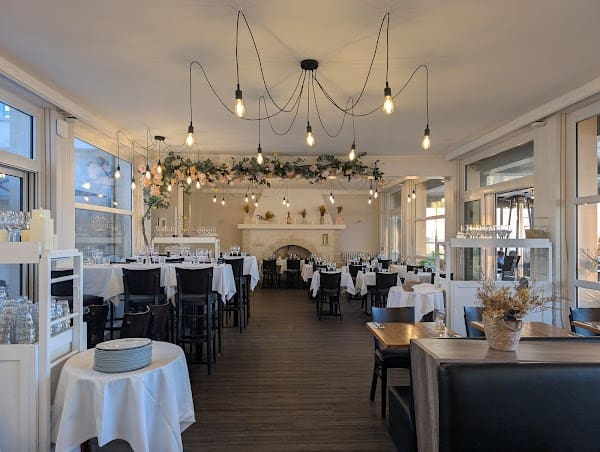 Le Clos Normand Restaurant Hôtel à Saint-Aubin-sur-Mer, France