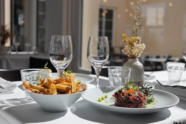 Le Clos Normand Restaurant Hôtel à Saint-Aubin-sur-Mer, France