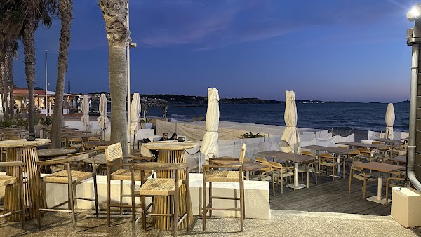 Le Five Restaurant & Plage Privée à Six-Fours-les-Plages, France