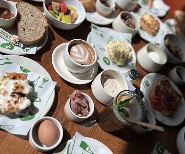 Restaurant Le Grand Bouillon Sauvage à Saint-Denis, France