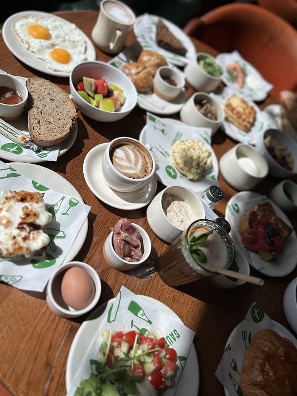 Restaurant Le Grand Bouillon Sauvage à Saint-Denis, France