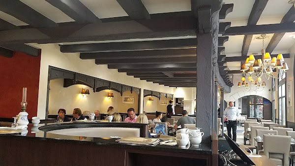 Restaurant Le Menhir à Serris, France