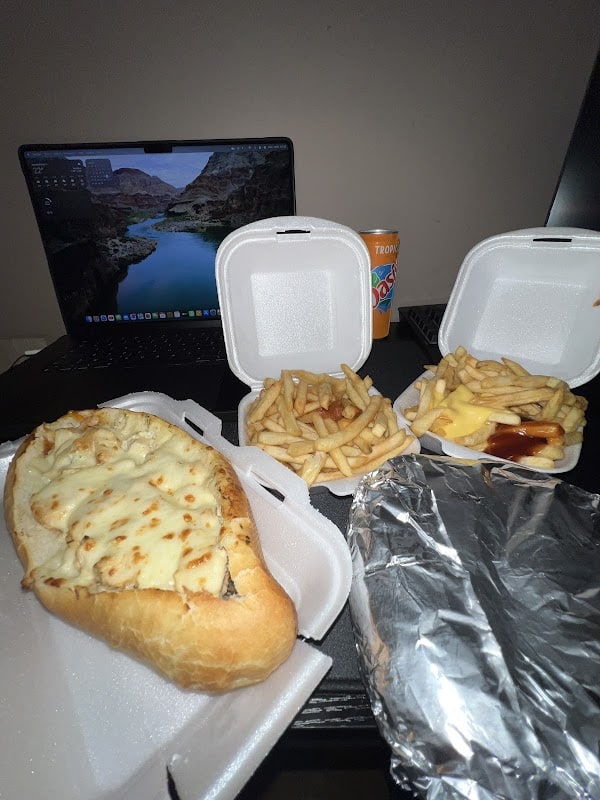 Restaurant Le Must à Clichy-sous-Bois, France