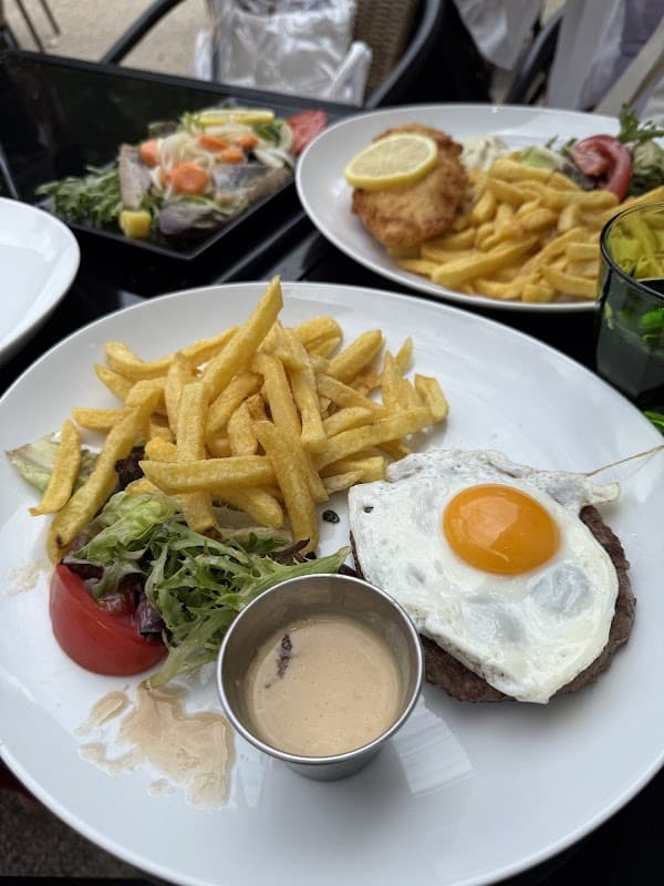 Restaurant Le Paris Versailles à Versailles, France