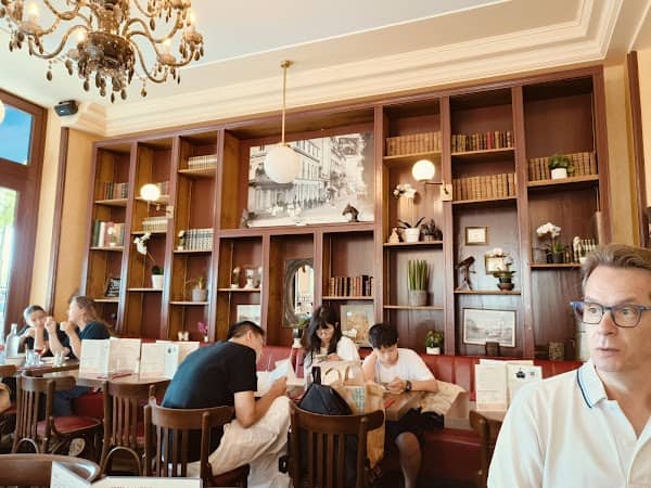 Restaurant Le Petit Bouillon Versailles à Versailles, France