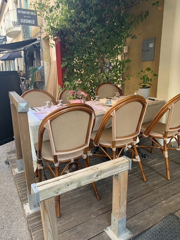 Le petit M – restaurant pizzeria à Aigues-Mortes, France