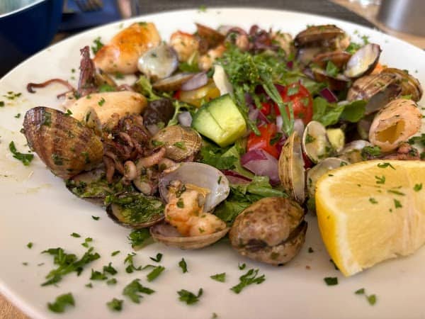 Restaurant Le Petit Pointu – Poissons & Fruits de Mer St-Tropez à Saint-Tropez, France