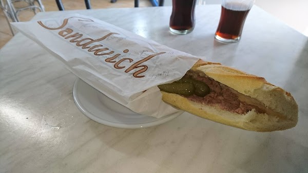 Restaurant Le Petit Portugal à Chelles, France