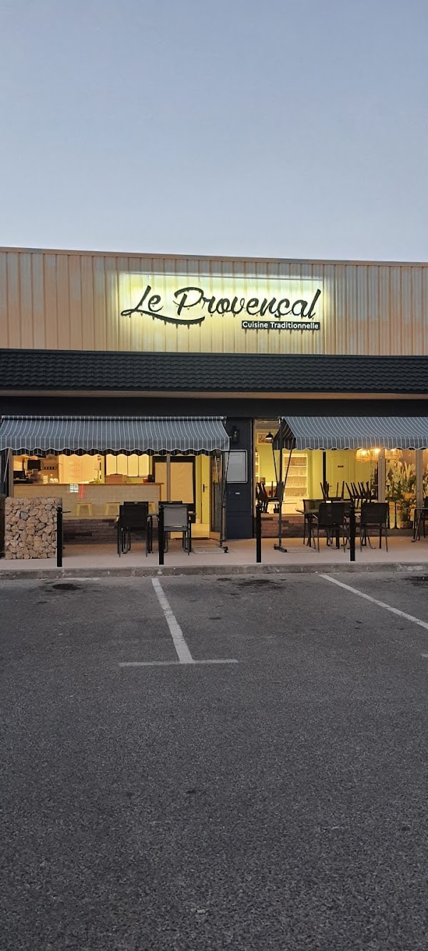 Restaurant Le Provençal à Eyguières, France