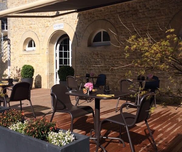 Le Quarante-Neuf : Hôtel et Restaurant à Saint-Vigor-le-Grand, France