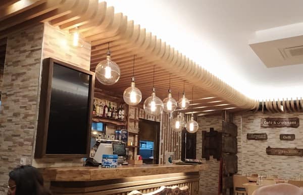 Restaurant Le Royal Coffee à Bondy, France