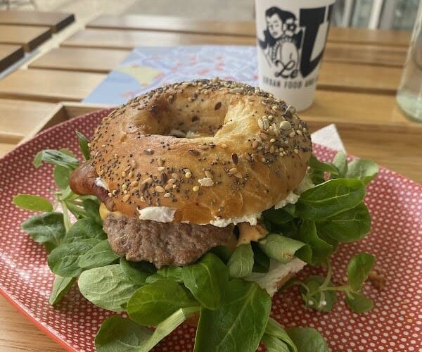 Le U Restaurant – Poke Bowl,Bagel, & more . à Royan, France