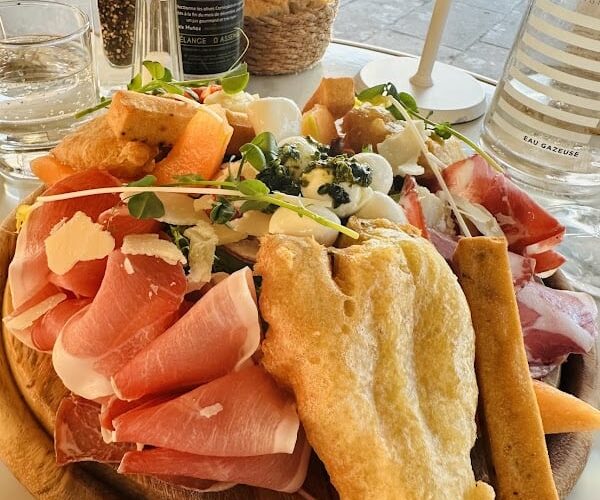 Restaurant Le Village à Cagnes-sur-Mer, France