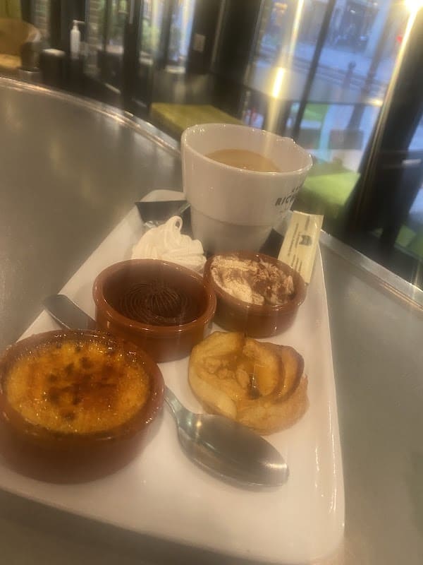 Restaurant Le Zinc Café à Poissy, France