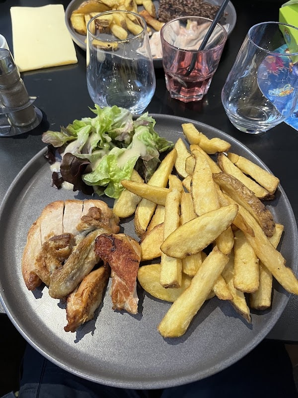 Restaurant Le Zinc Café à Poissy, France