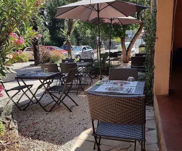 Restaurant Les 3 Bonheurs à Grasse, France