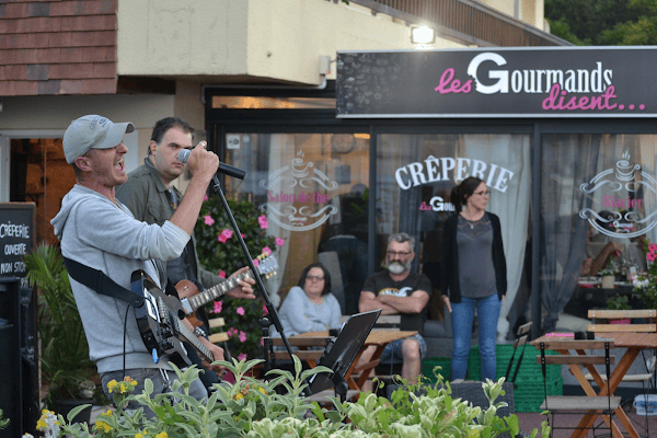 Restaurant Les Gourmands Disent … à Saint-Aubin-sur-Mer, France