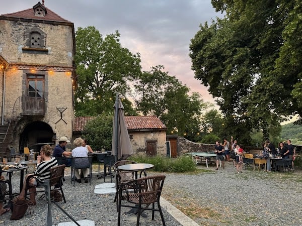 les vinzelles café-restaurant à Volvic, France