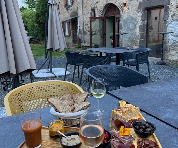 les vinzelles café-restaurant à Volvic, France