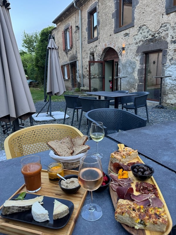 les vinzelles café-restaurant à Volvic, France