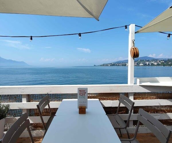 Restaurant Les Voiles de La Rouvenaz (en été) à Montreux, Suisse