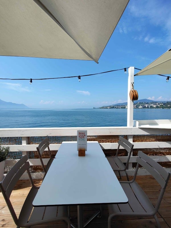 Restaurant Les Voiles de La Rouvenaz (en été) à Montreux, Suisse