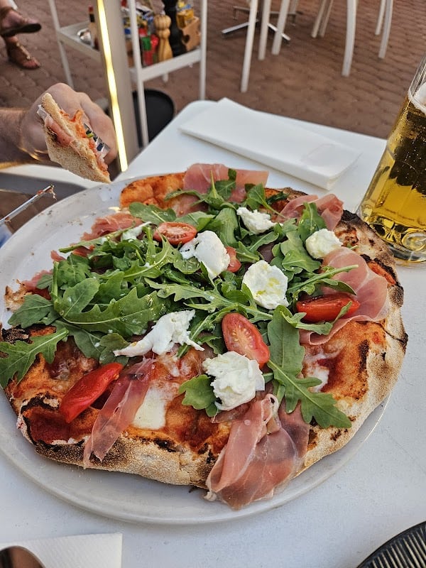 Restaurant Les Voiles de La Rouvenaz (en été) à Montreux, Suisse