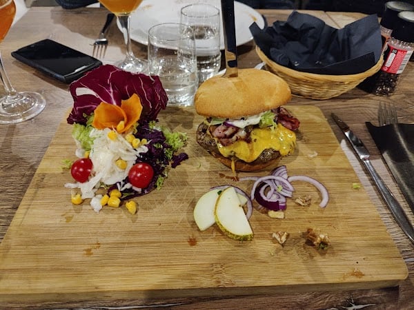 L’hangar restaurant à Marche-en-Famenne, Belgique