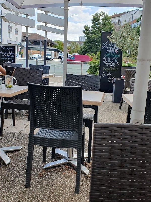 Restaurant L’instant à Poissy, France