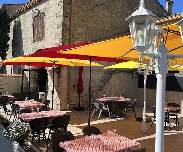 l’Ostello restaurant pizzeria à Bessan, France