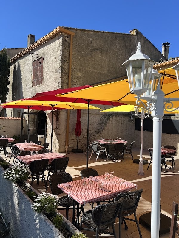 l’Ostello restaurant pizzeria à Bessan, France