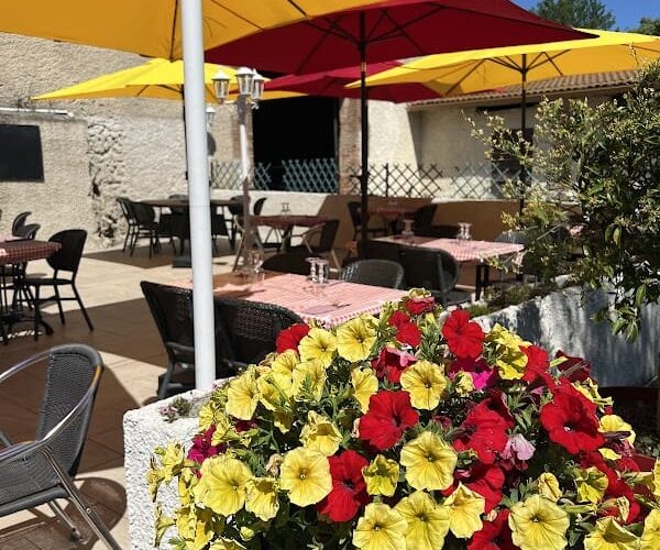 l’Ostello restaurant pizzeria à Bessan, France