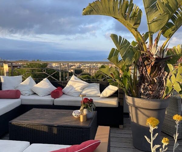 Restaurant L’Ôstral Rooftop à Antibes, France