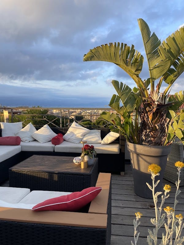 Restaurant L’Ôstral Rooftop à Antibes, France