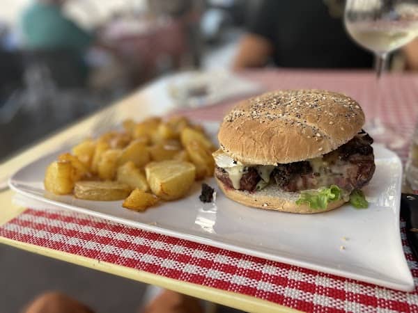 Restaurant Lou Miedjou à Le Cannet, France