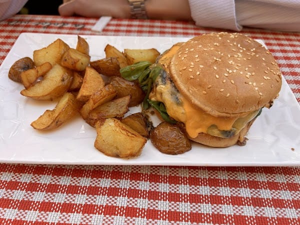 Restaurant Lou Miedjou à Le Cannet, France