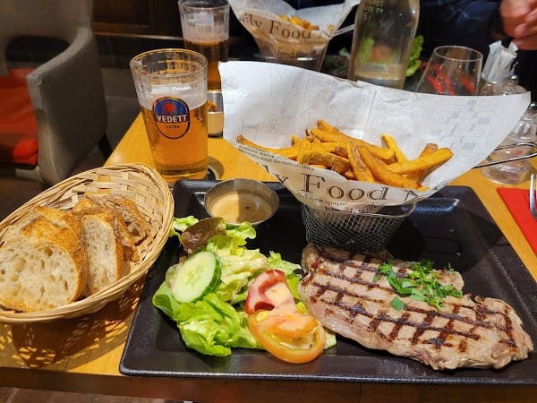 Restaurant Mouton Blanc à Poissy, France