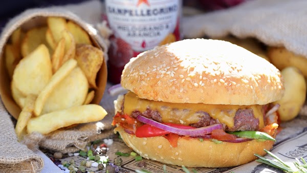 Restaurant Papy Burger à Saint-Tropez, France