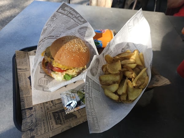 Restaurant Papy Burger à Saint-Tropez, France