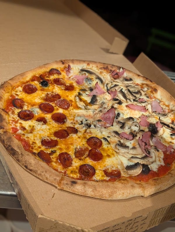 Restaurant Pizza o’fada à Eyguières, France