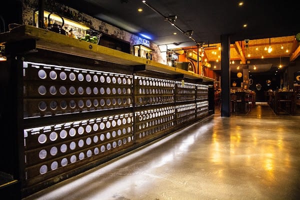 Restaurant PLAN B – Cuisine & Art Café à Hyères, France