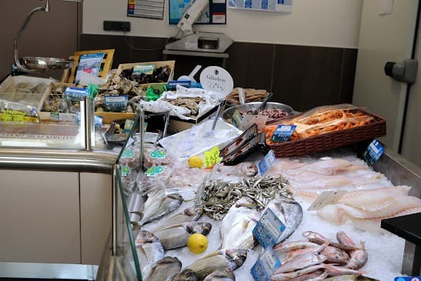 Restaurant Poissonnerie de la Place , Bar à Huîtres à Le Pradet, France