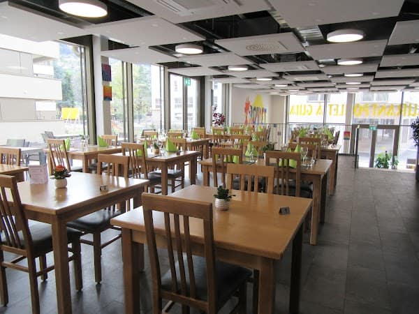 Restaurant Poulet à Guia à Monthey, Suisse