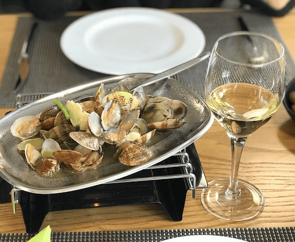 Restaurant Poulet à Guia à Monthey, Suisse