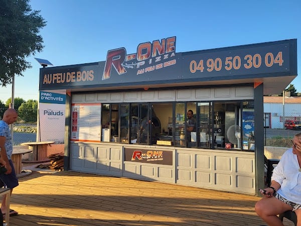 Restaurant R ONE PIZZA à Eyguières, France