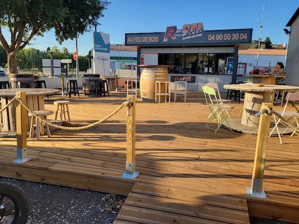 Restaurant R ONE PIZZA à Eyguières, France